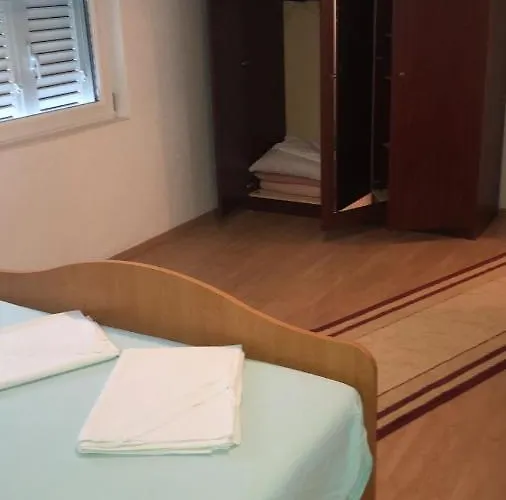 Senita's & Ξενοδοχείο με διαμερίσματα